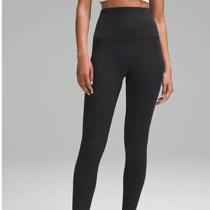 Lululemon high rise leggings in black never worn
